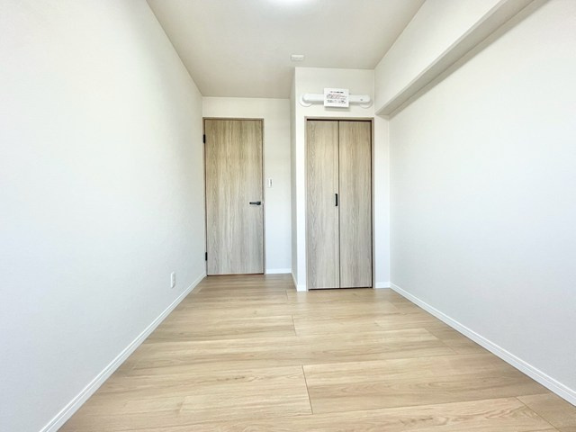 【寝室】 | 吹田ロイヤルマンション | 現在ご返済中のカーローン・カードローン・教育ローンなどを住宅ローンに一本化したり、家具家電購入費用・引越し費用を住宅ローンと組み合わせるなど、お客さまにメリットの多い住宅ローンのご提案が可能です。