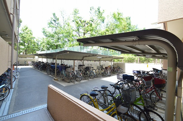 【駐輪場】 | 吹田ロイヤルマンション | エイブルだけの嬉しいサービス、ご用意しております。詳細は、お気軽に当社までお問合せ下さいませ！