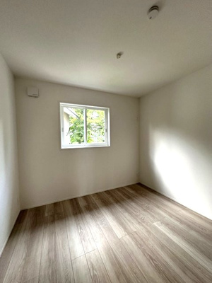 【洋室】 | 新築(仮称)Casa Stella/カーサステッラ | 2階・南向き洋室5.2帖☆階段を上がって右側にあるお部屋です♪洋室のお部屋は毎日のお手入れもラクラクできちゃいます！こちらのお部屋にもクローゼットを完備☆