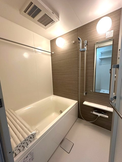 【浴室】 | 新築(仮称)Casa Stella/カーサステッラ | 追い焚き機能・浴室暖房乾燥機付きバスルーム♪雨の日のお洗濯にも便利な物干しバー完備です！ゆったりバスタイムでリラックス☆