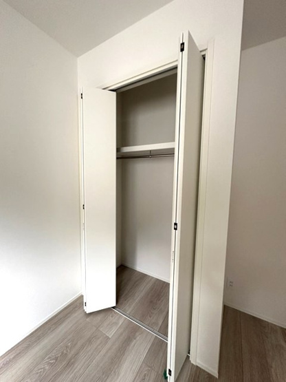 【収納】 | 新築(仮称)Casa Stella/カーサステッラ | 洋室5.2帖のお部屋にあるクローゼットです♪洋室のお部屋それぞれにクローゼットがあると便利ですね！