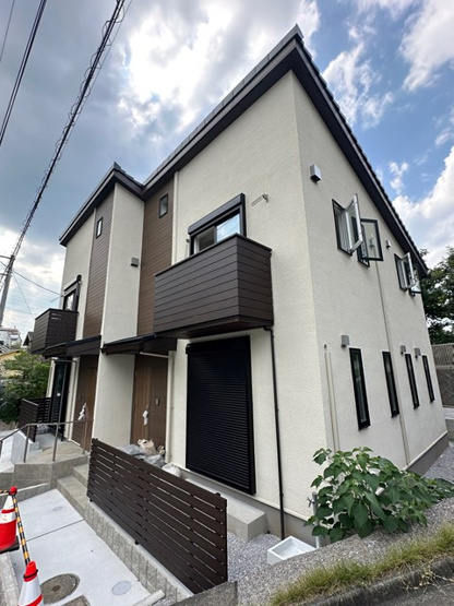【その他共用部分】 | 新築(仮称)Casa Stella/カーサステッラ | エントランスには宅配BOXがあるので荷物の受け取りもスムーズに♪再配達を依頼する手間が省けます☆