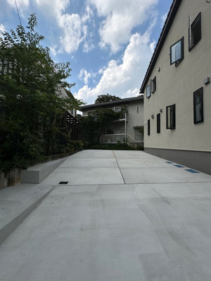 【駐車場】 | 新築(仮称)Casa Stella/カーサステッラ | いつでも目の届く敷地内に駐車場があります♪荷物がかさばりがちなお買物にも、敷地内駐車場があると便利ですよね☆