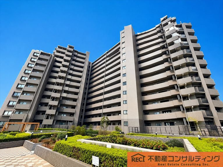 コスモシティ住吉川公園A棟の外観
