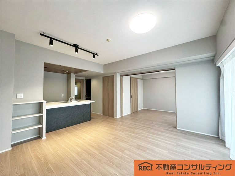 コスモシティ住吉川公園A棟の居間・リビング