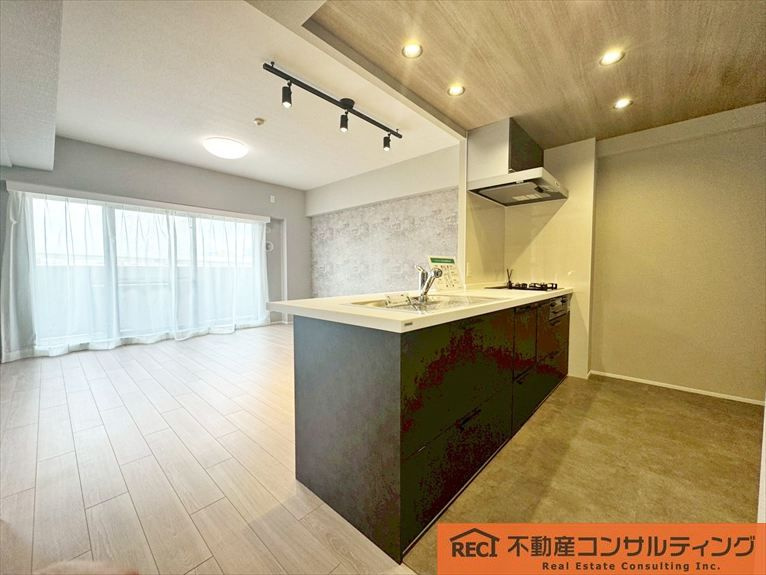 コスモシティ住吉川公園A棟の居間・リビング
