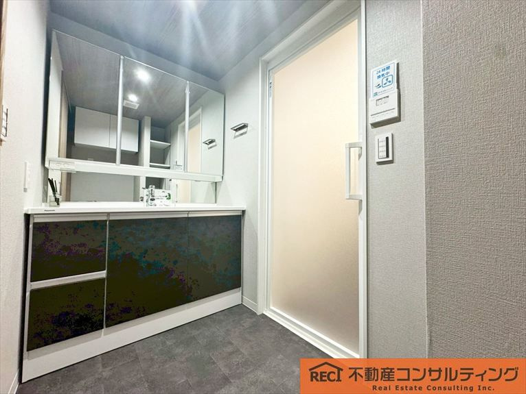 コスモシティ住吉川公園A棟の独立洗面台