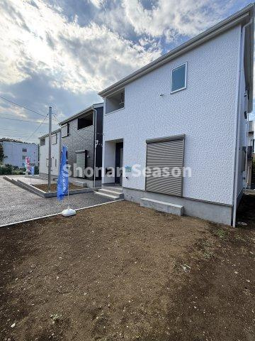 【現地画像あり】厚木市愛名第10　全3棟　3号棟の外観|屋外活動の幅が広がる庭付き！ガーデニングやお子さまの外遊びなど多彩にご活用いただけます♪
