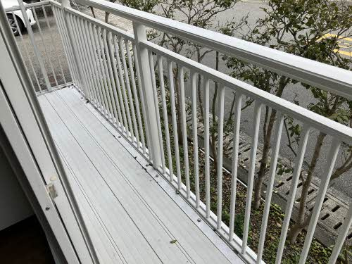 神田縄ハイツ D棟のバルコニー
