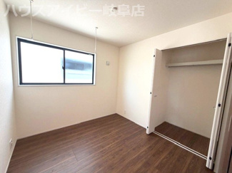 【洋室】 | 各務原市川島松倉町新築建売全3棟！お車並列3台可能！長期優良認定住宅！耐震等級3！ | 各務原市川島松倉町新築建売全3棟！お車並列3台可能！長期優良認定住宅！耐震等級3！