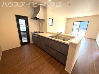 【キッチン】 | 各務原市川島松倉町新築建売全3棟！お車並列3台可能！長期優良認定住宅！耐震等級3！ | 各務原市川島松倉町新築建売全3棟！お車並列3台可能！長期優良認定住宅！耐震等級3！