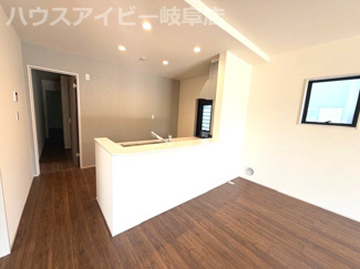 【居間・リビング】 | 各務原市川島松倉町新築建売全3棟！お車並列3台可能！長期優良認定住宅！耐震等級3！ | 各務原市川島松倉町新築建売全3棟！お車並列3台可能！長期優良認定住宅！耐震等級3！