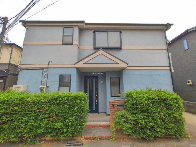富士見市渡戸３丁目の中古一戸建の外観|南向きで陽当り良好♪
全居室収納付きでりお部屋をスッキリお使いいただけます。
