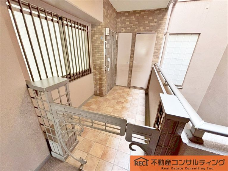 セレッソコート甲南森南町の玄関