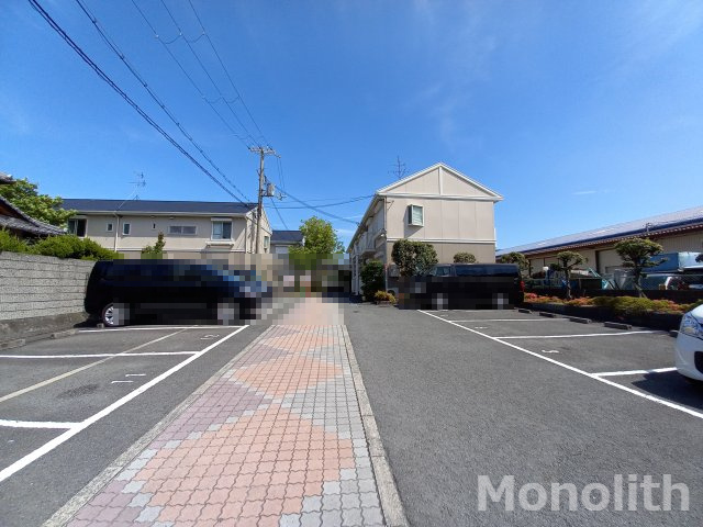 USハーモニーB棟の駐車場