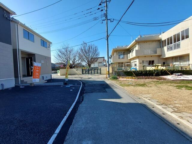 久留米市宮ノ陣５丁目の新築一戸建の前面道路含む現地写真| 