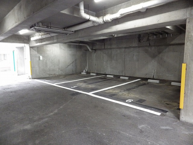 フラワーフラッツ駐車場