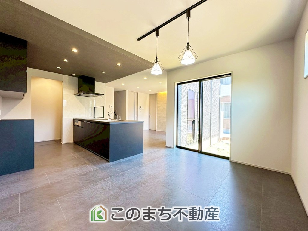 タマタウン宇都宮市細谷町Ⅱの居間・リビング|時間のゆとりと空間、暖かな陽光がもたらす光と風を独占してください。新しい暮らしが始まります。
