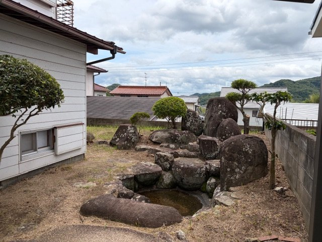 赤磐市山陽2丁目の庭|駐車スペース後ろの庭