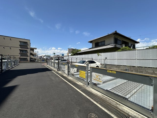 プレステージ明石西の駐車場