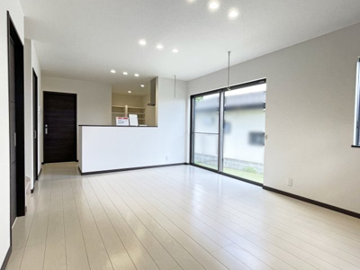 【居間・リビング】 | 亀山市川崎町 | ＬＤＫ