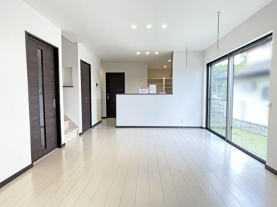 【居間・リビング】 | 亀山市川崎町 | ＬＤＫ
