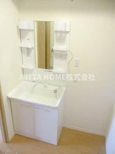 福知山市夕陽が丘のアパートの洗面所|人気の独立洗面台を設置◎