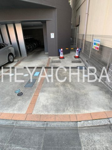 ライズコート東京イーストの駐車場