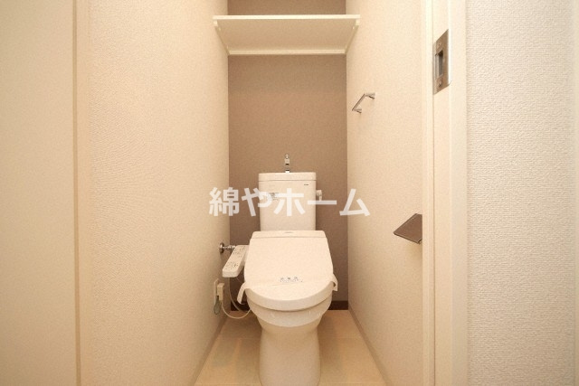 エスリード京橋グランツのトイレ|落ち着いた色調のトイレです