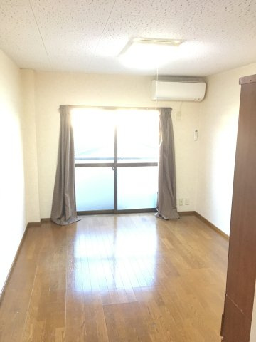日進飯能マンションの居間・リビング