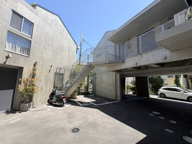 チャトラの駐車場