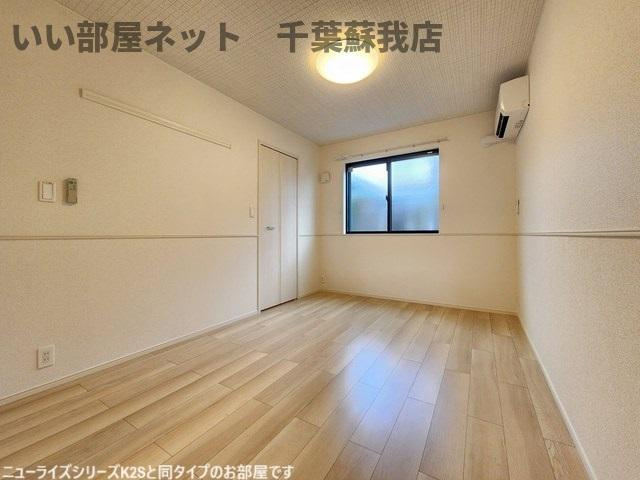 クレインヒルⅠの居間・リビング|こちらのリビングで趣味の時間をお楽しみください