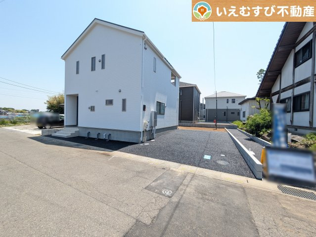 Cradle garden　吉見町東野第22の駐車場|2台駐車可能なスペース完備
しっかり舗装してある駐車スペースで天気が悪く足元が悪い日でも乗り降りしやすい♪