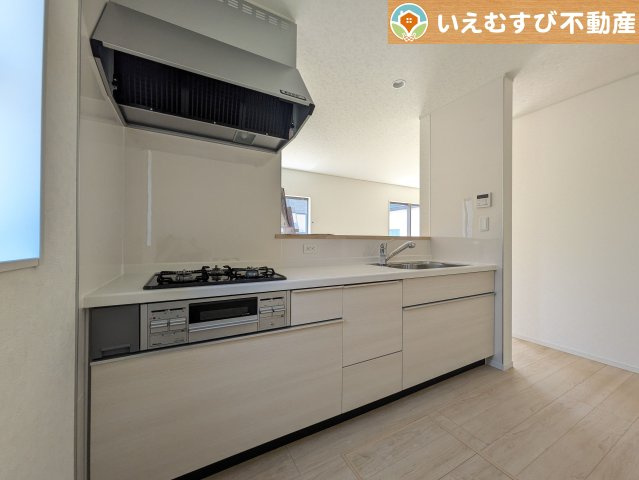 Cradle garden　吉見町東野第22のキッチン|機能性収納性に溢れるキッチン
収納もたっぷり付いていてすっきり片付く！毎日楽しくお料理が出来そうです！