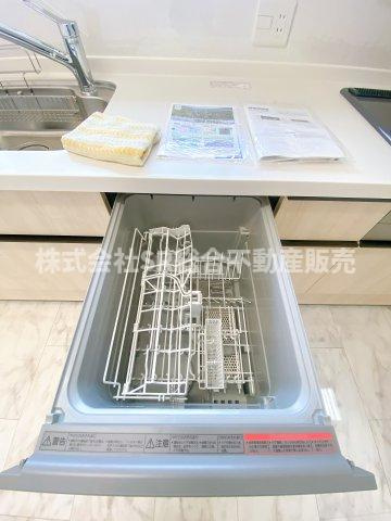 若江北町2丁目中古戸建のキッチン|食洗機があり洗い物の手間が省けます♪