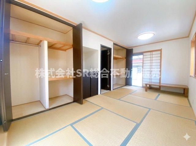 若江北町2丁目中古戸建の和室|9帖と広く、落ち着いた雰囲気があり収納容量もたっぷりございます！（室内写真は加工により家具等を消しています。）
