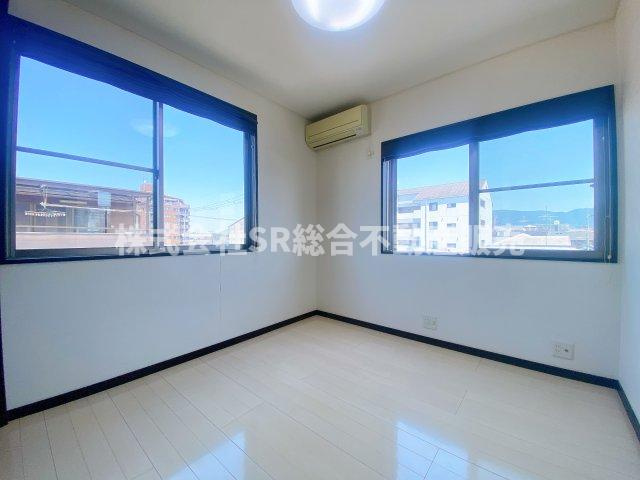 若江北町2丁目中古戸建の洋室|全室2面採光で日中は電気なしでも過ごせます！