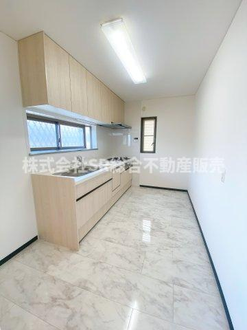 若江北町2丁目中古戸建のキッチン|リビングと程よい孤立感があるキッチンです！