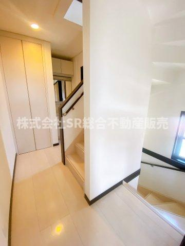 若江北町2丁目中古戸建の内装|当日予約も大歓迎です！土日祝、雨の日やお子様連れのお客様の送迎も可能ですのでお気になさらずお問合せ下さい。お仕事終わりのお時間にも柔軟に対応致しますのでお気軽にお申し付け下さいませ。