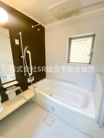 若江北町2丁目中古戸建の浴室|足を伸ばしてゆったりと浸かれる浴槽です♪