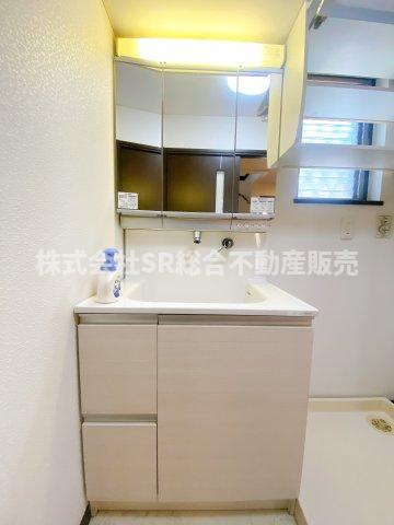 若江北町2丁目中古戸建の独立洗面台|朝の身支度には欠かせない独立洗面化粧台