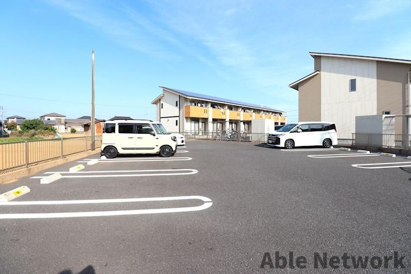 グラシア Cの駐車場
