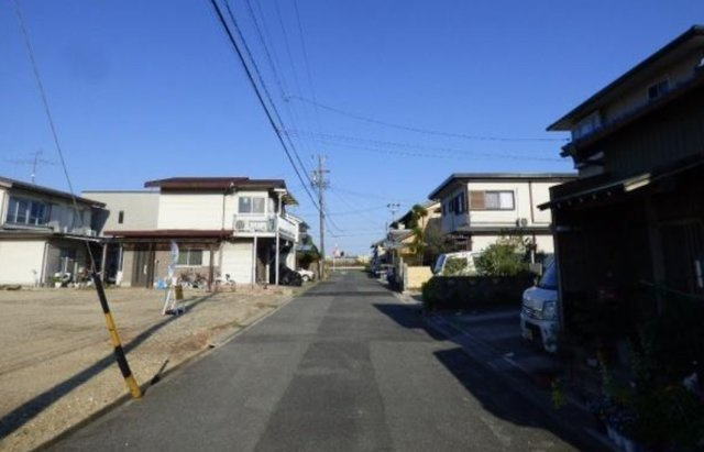 半田市花園町２丁目　売り土地【A区画】の前面道路含む現地写真