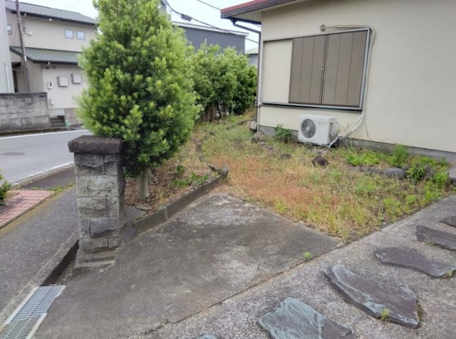 売土地　三島市光ヶ丘の外観|角地ならではの開放感が魅力の物件です。前面道路との接道も良好で、お車の出し入れもスムーズです。落ち着いた住宅街に位置し、ゆったりとした暮らしを叶える住環境です。