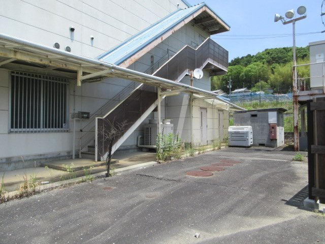 高槻市大字田能小字永田の工場の駐車場