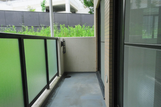 初めての投資。いきなりアパートって気が引ける、、、そんな方はマンション一室から初めてみるのが吉。駅からの距離は重要で、それから間取りや陽当たりなど精査。だからこそ、『コンフォート和田町』5.18％のバルコニー|バルコニー付きです