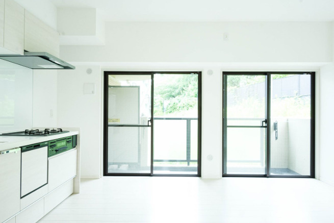 初めての投資。いきなりアパートって気が引ける、、、そんな方はマンション一室から初めてみるのが吉。駅からの距離は重要で、それから間取りや陽当たりなど精査。だからこそ、『コンフォート和田町』5.18％の居間・リビング|使いやすい居間です