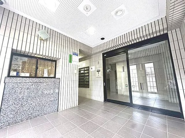 ハイネス新小岩親水公園のエントランス|ドキドキの新生活も、安心してスタート。ぴったりの住まいを見つけませんか？クランディアが一緒に住まい選びをサポートします‼　まずは、お気軽にお問合せください　＃クランディア
