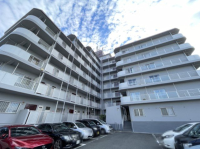 【駐車場】 | 千里第二泉ヶ丘スカイハイツ | サイトに掲載されていない箇所の写真、撮影してお届けさせて頂きます！気になる物件で、見たい部分の画像が無い場合は、弊社スタッフまでご連絡下さいませ。お客様の気になる箇所を、カメラにて撮影して参ります！