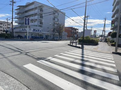 【周辺】 | 千里第二泉ヶ丘スカイハイツ | 現在ご返済中のカーローン・カードローン・教育ローンなどを住宅ローンに一本化したり、家具家電購入費用・引越し費用を住宅ローンと組み合わせるなど、お客さまにメリットの多い住宅ローンのご提案が可能です。
